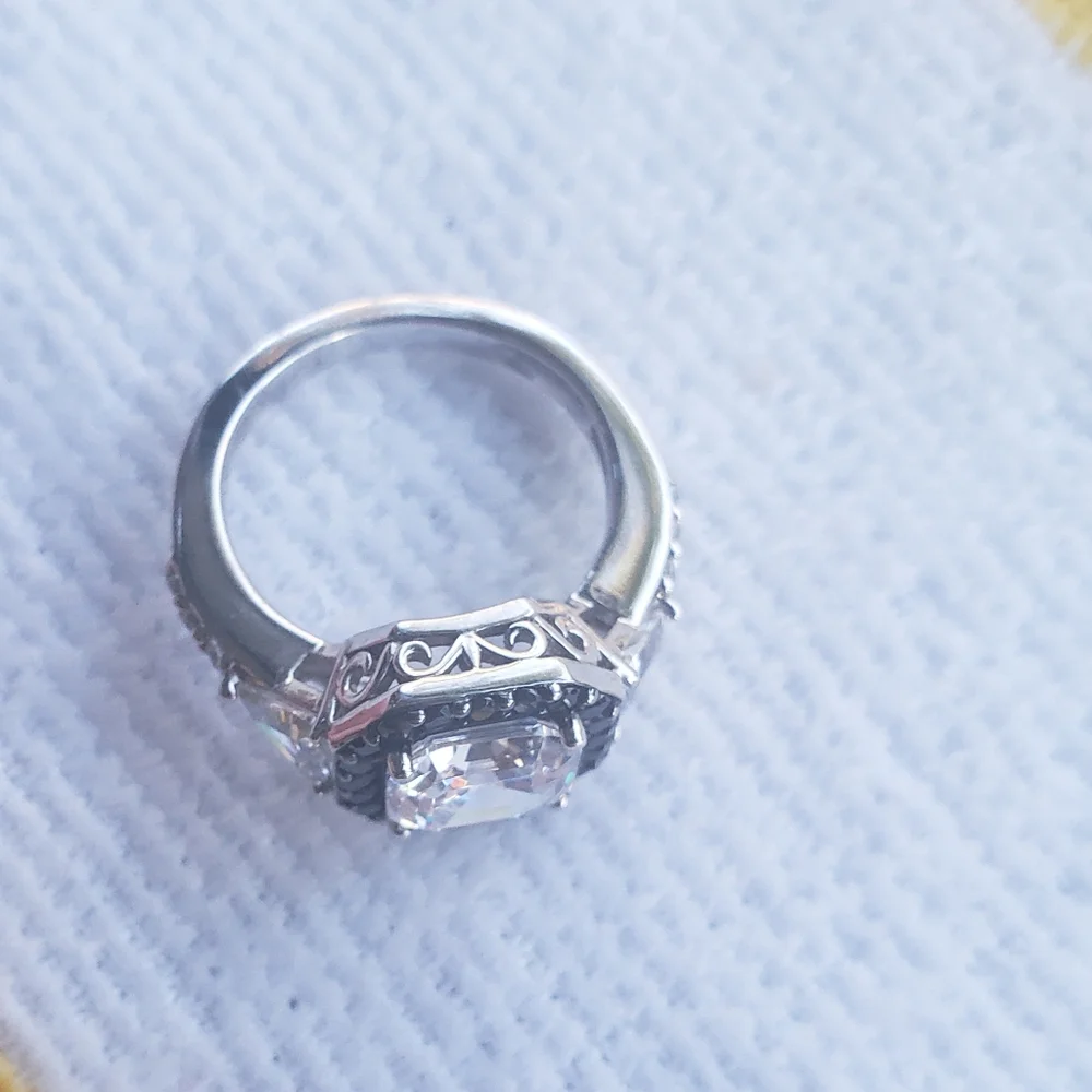 DIAMONIQUE ASSCHER RING - Picture 4 of 9